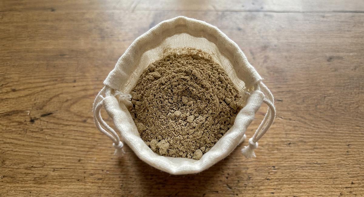 Dried kava root chips
